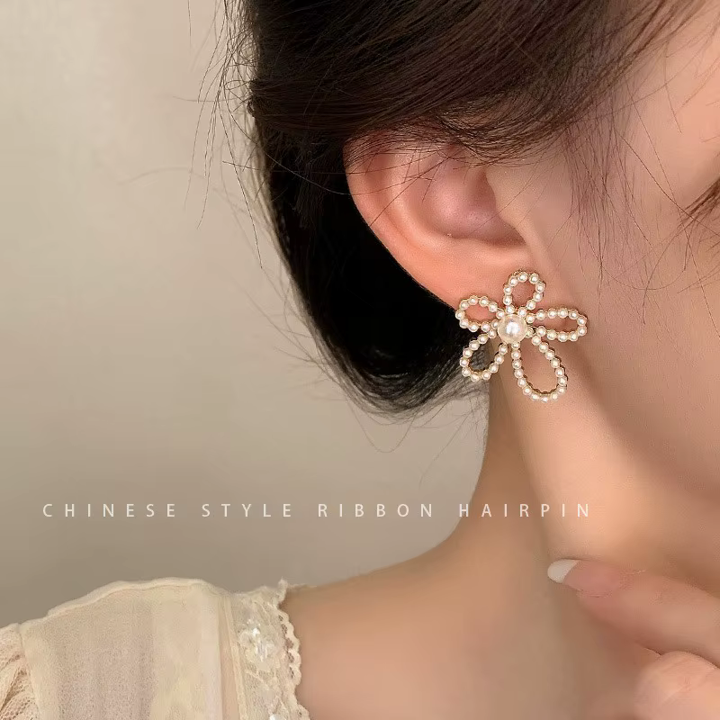 Stylish Pearl Flower Earrings