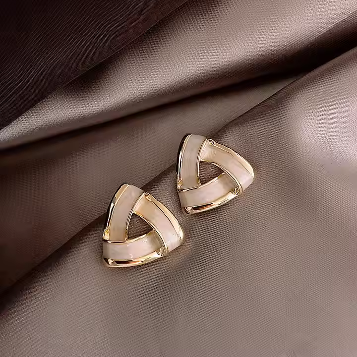 Elegant Gold and Pearl Earrings