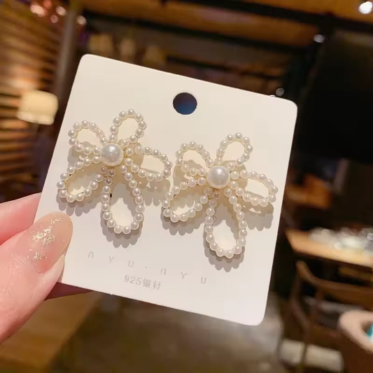 Stylish Pearl Flower Earrings