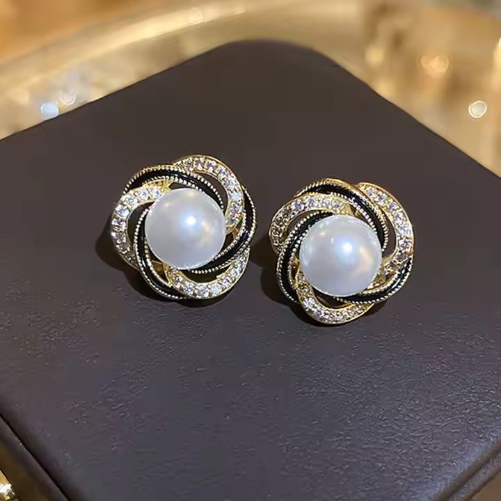 Pearl Stud Earrings – Timeless Glow