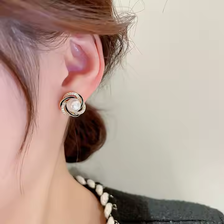 Pearl Stud Earrings – Timeless Glow