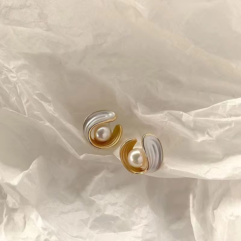 Pearl White Stud Earrings – Minimalist Vibes