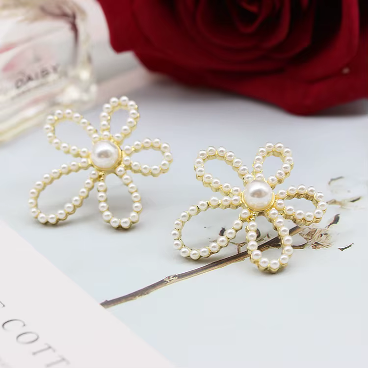 Stylish Pearl Flower Earrings