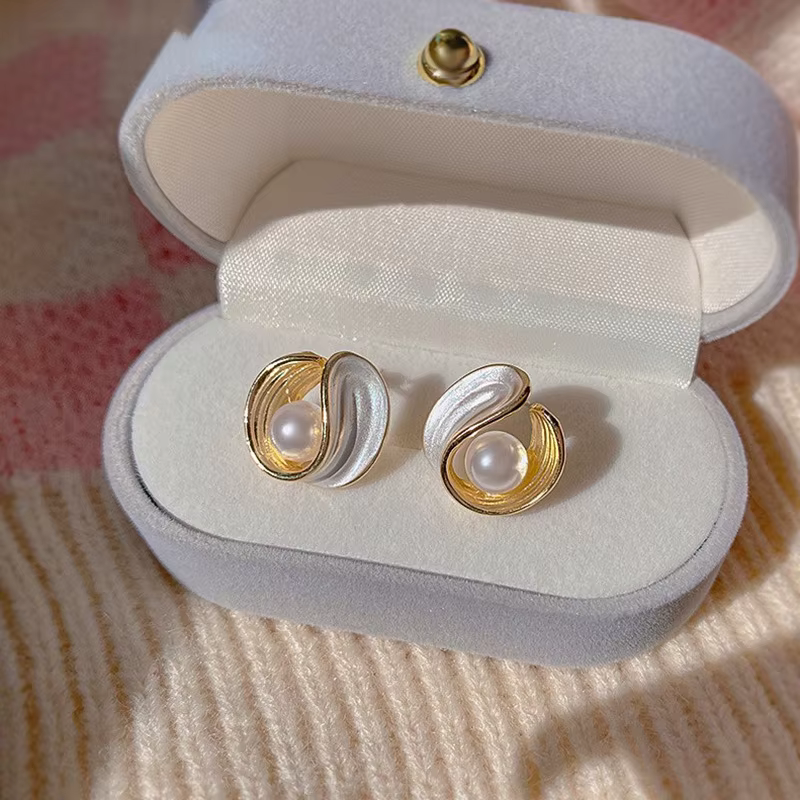 Pearl White Stud Earrings – Minimalist Vibes