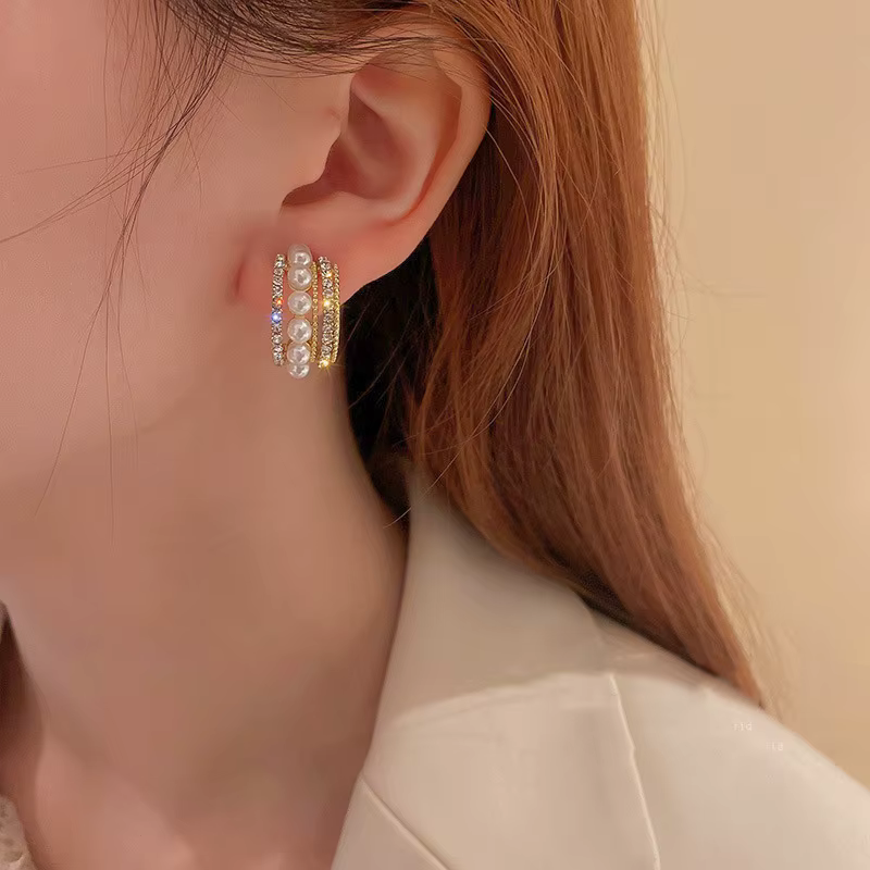Elegant Pearl and Crystal Studded Rings