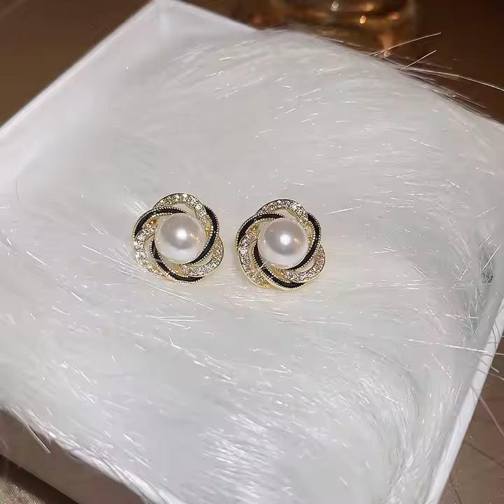 Pearl Stud Earrings – Timeless Glow