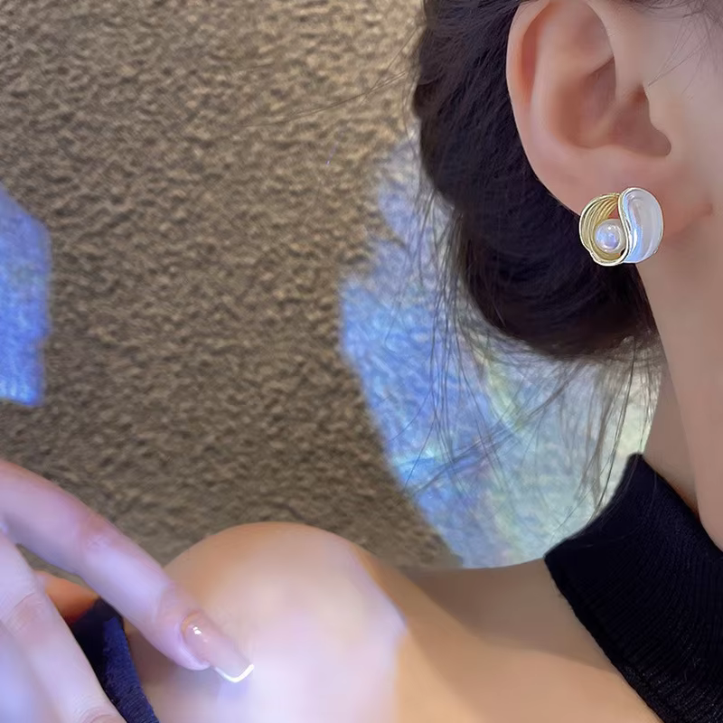 Pearl White Stud Earrings – Minimalist Vibes